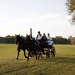 Szeruskert Vendeghaz * Pusztaszer