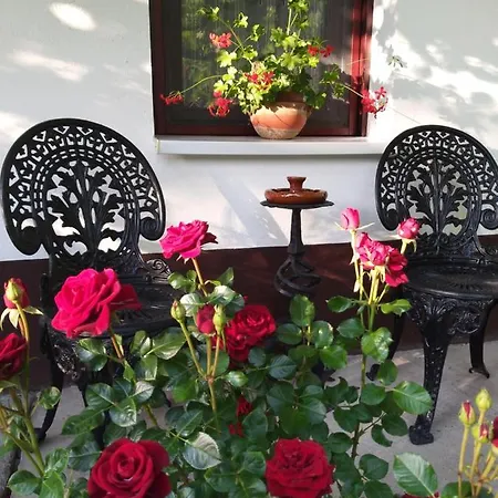 Tatil Evi Szeruskert Vendeghaz *