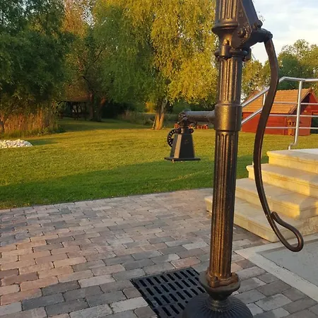 Szeruskert Vendeghaz Holiday home Pusztaszer