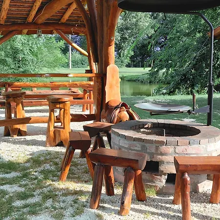 Szeruskert Vendeghaz Pusztaszer