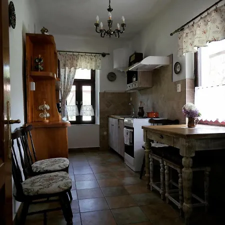 Szeruskert Vendeghaz * Pusztaszer