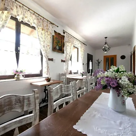 Holiday home Szeruskert Vendeghaz Pusztaszer