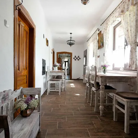 Szeruskert Vendeghaz Pusztaszer