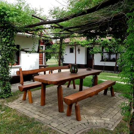 Szeruskert Vendeghaz Holiday home Pusztaszer