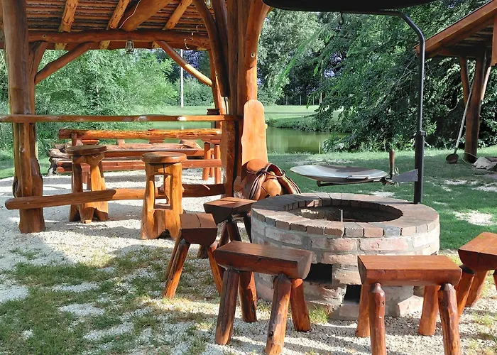 Szeruskert Vendeghaz Pusztaszer