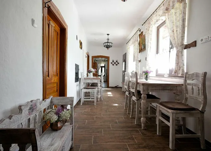 Szeruskert Vendeghaz Pusztaszer